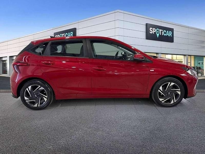 Käytetty Hyundai i20 101 HP (74 kW) 2021 Punainen Viistoperä