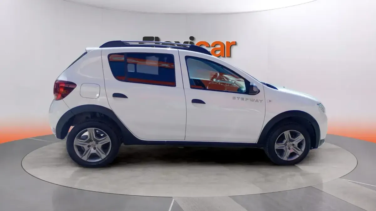 Usado Dacia Sandero 90 CV (66 kW) 2017 Blanco SUV