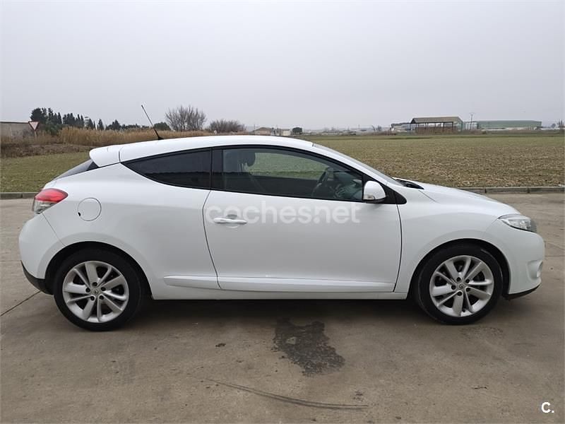 Usado Renault Mégane Dynamique 110 CV (80 kW) 2012 Blanco Berlina