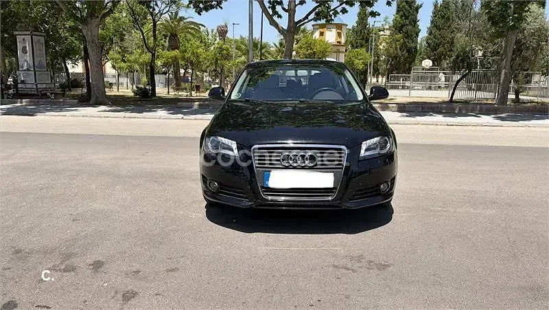 Usado Audi A3 Ambition 105 CV (77 kW) 2010 Negro Utilitario