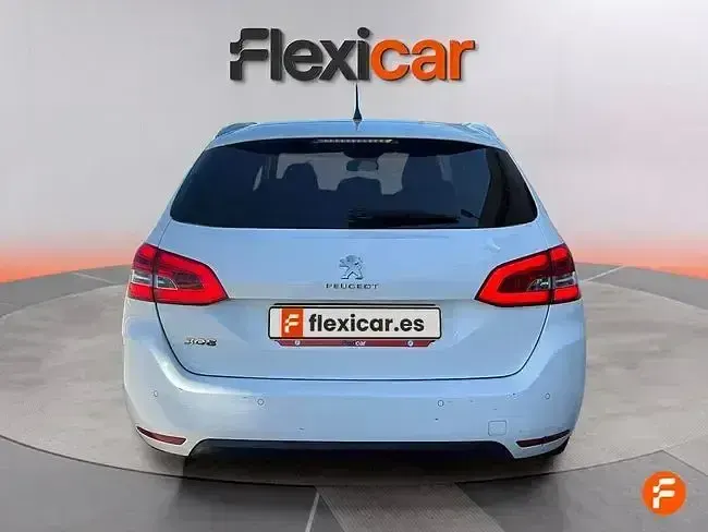 Usado Peugeot 308 Active 130 CV (95 kW) 2020 Blanco Berlina