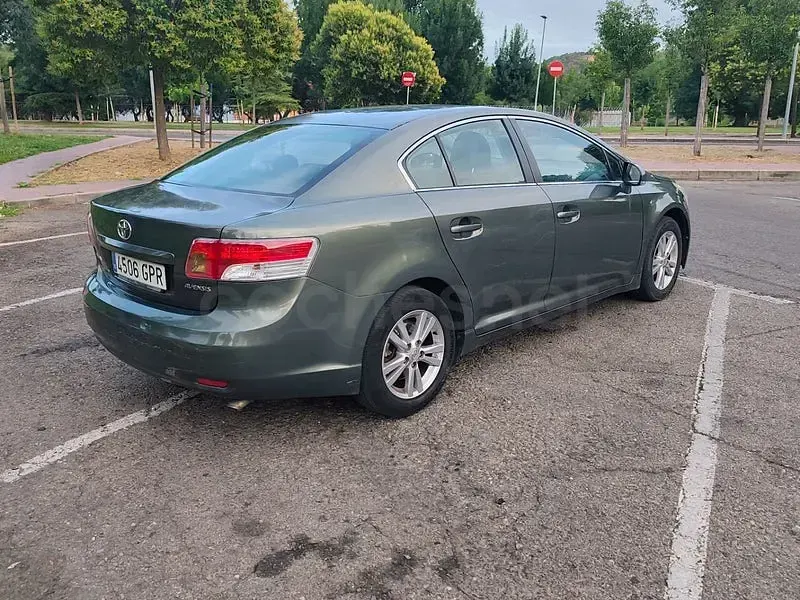 Usado Toyota Avensis Advance 126 CV (92 kW) 2009 Gris / plata Berlina