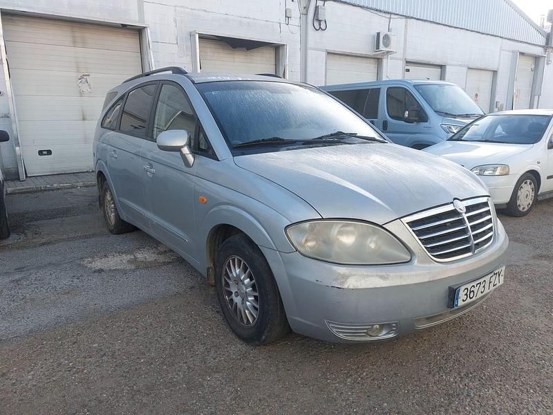 Usado Ssangyong (KGM) Rodius 165 CV (121 kW) 2008 Azul Monovolumen