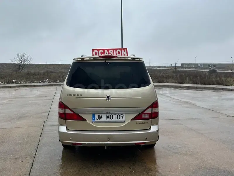 Usado SsangYong Rodius Limited 165 CV (121 kW) 2006 Beige Monovolumen