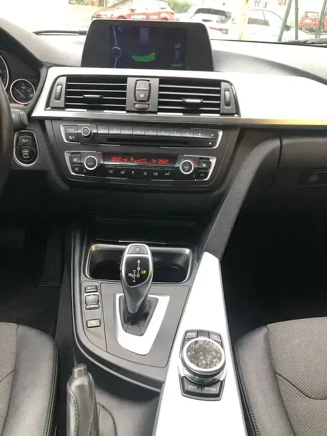 Usado BMW 320 184 CV (135 kW) 2014 Gris / plata Familiar