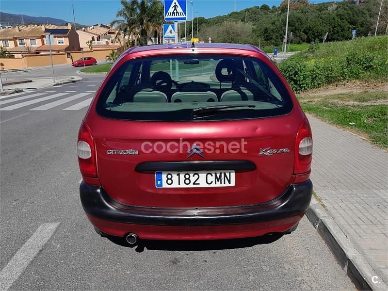 Usado Citroën Xsara Picasso 90 CV (66 kW) 2003 Granate Monovolumen