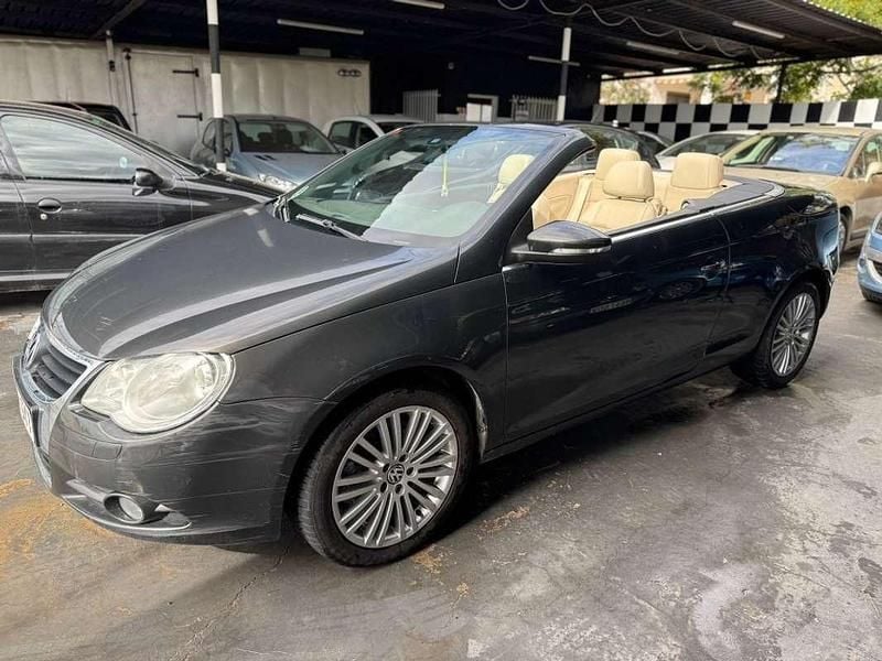 Usado VW Eos 140 CV (102 kW) 2010 Marrón Descapotable