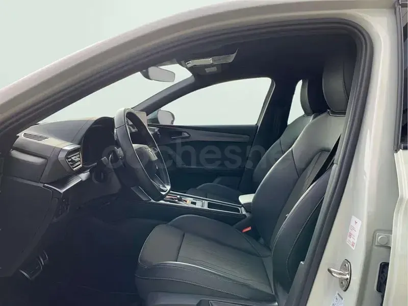 Usado Cupra Leon 150 CV (110 kW) 2024 Gris / plata Berlina