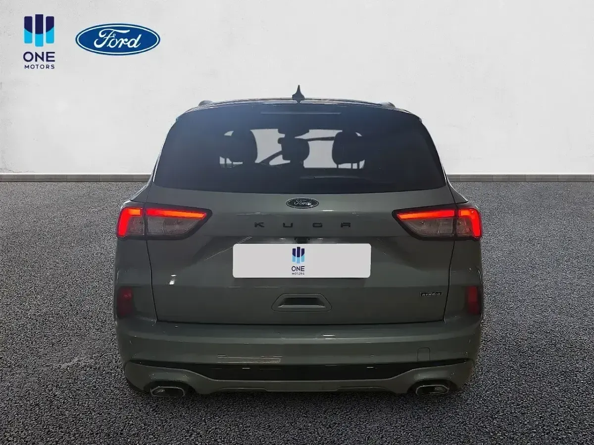 Usado Ford Kuga ST-Line X 225 CV (165 kW) 2023 Gris SUV