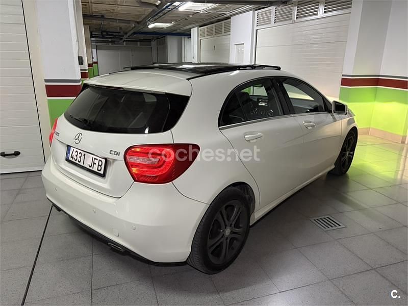 Usado Mercedes A180 Urban 109 CV (80 kW) 2015 Blanco Berlina