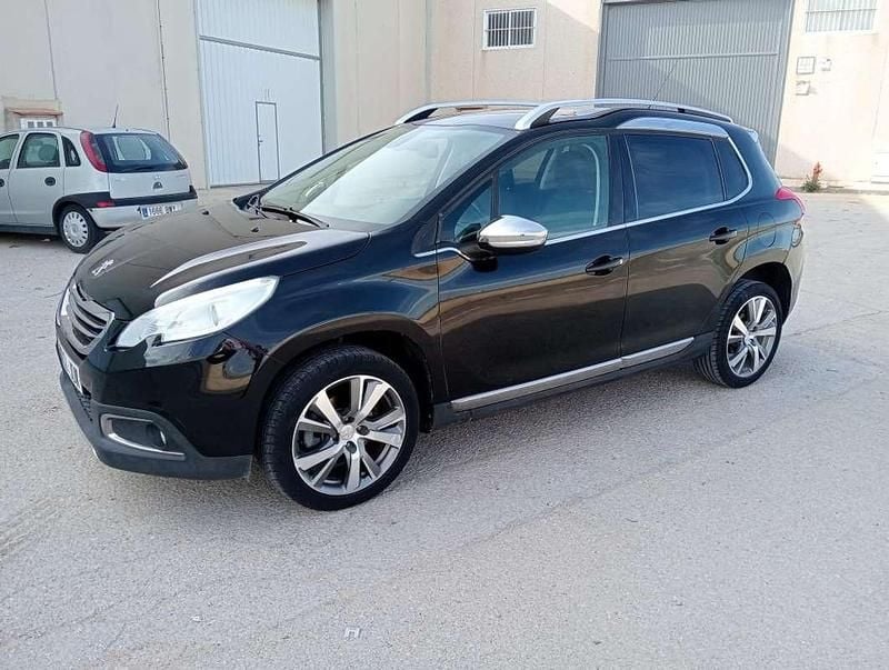 Usado Peugeot 2008 116 CV (85 kW) 2015 Negro SUV