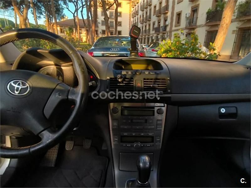 Beige Usado 2004 Toyota Avensis Sol Berlina | 3200 € (Buen precio) - Imagen 1/4