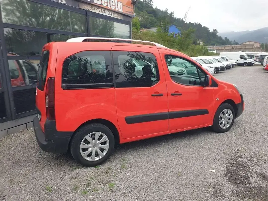 Usado Peugeot TePee Access 75 CV (55 kW) 2017 Rojo Van