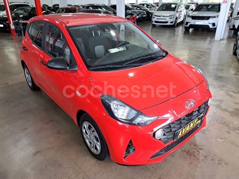 Usado Hyundai i10 66 CV (48 kW) 2020 Rojo Utilitario