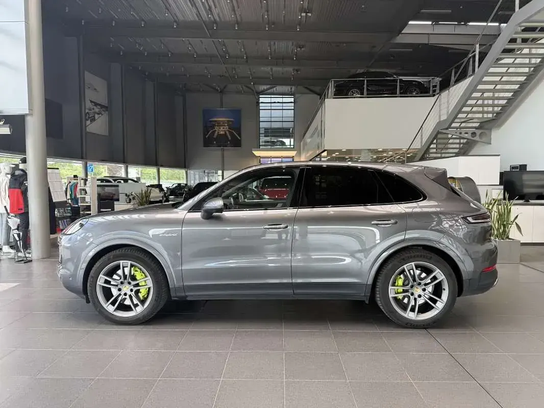Usado Porsche Cayenne E-Hybrid 470 CV (345 kW) 2023 Gris SUV