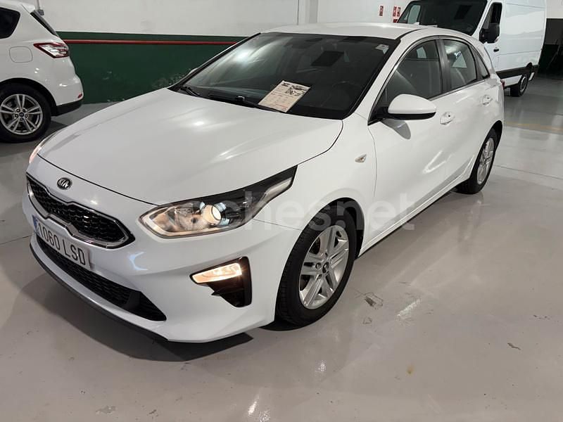 Usado Kia Ceed 136 CV (100 kW) 2021 Blanco Utilitario
