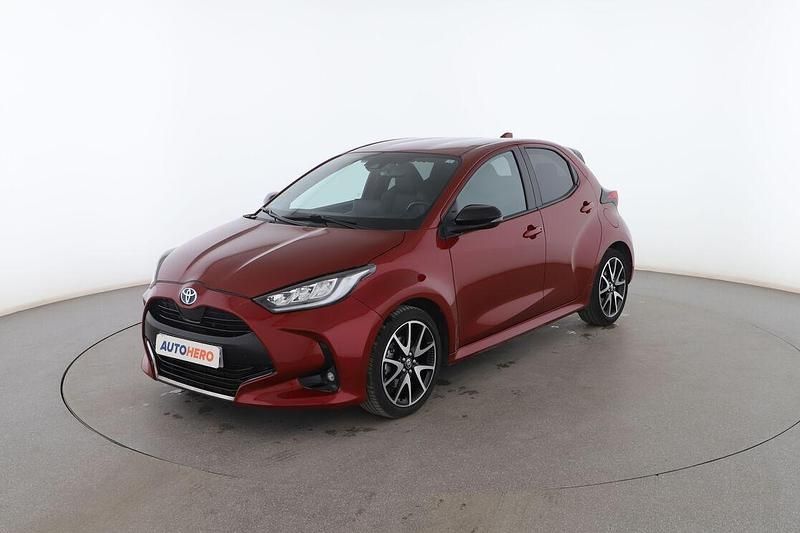 Usado Toyota Yaris Hybrid Style 116 CV (85 kW) 2021 Rojo Utilitario
