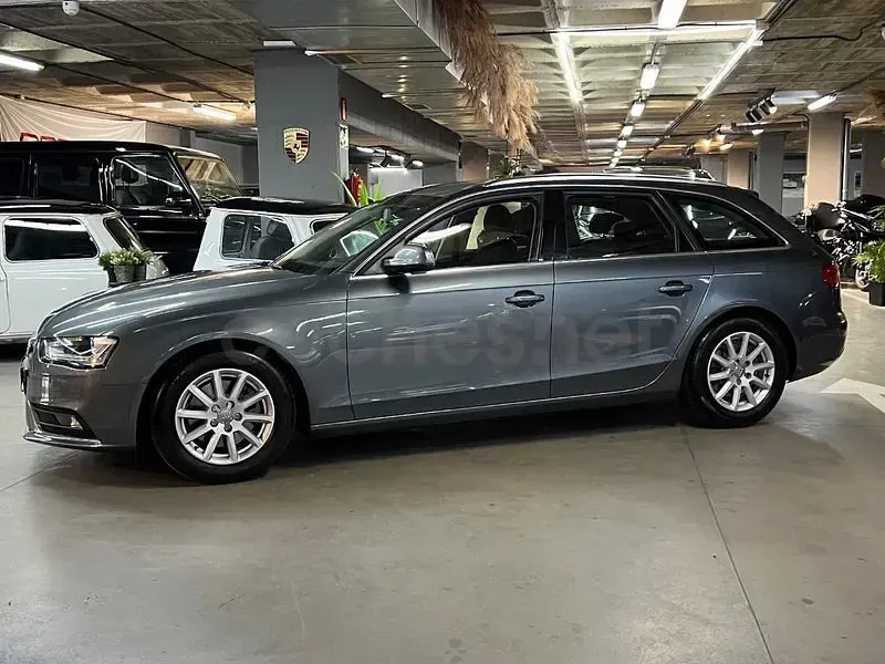 Usado Audi A4 143 CV (105 kW) 2012 Gris / plata Familiar