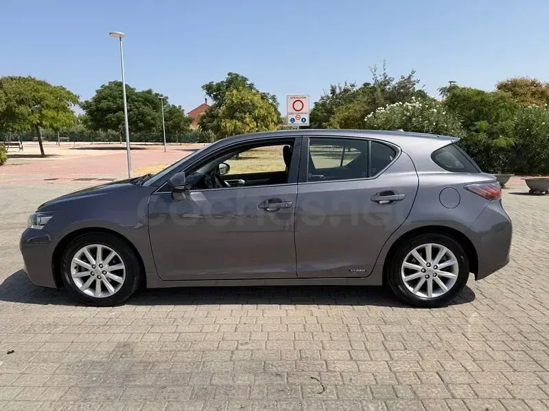 Usado Lexus CT200h 136 CV (100 kW) 2013 Gris / plata Berlina