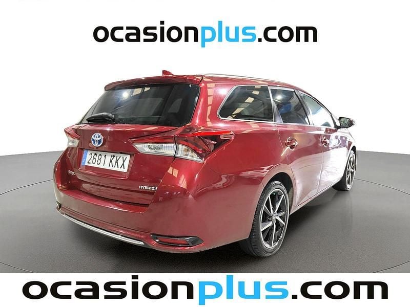 Usado Toyota Auris 136 CV (100 kW) 2018 Rojo Familiar