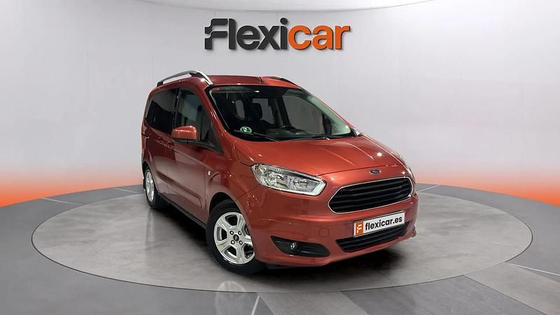 Usado Ford Tourneo Courier Titanium 102 CV (75 kW) 2016 Granate Monovolumen