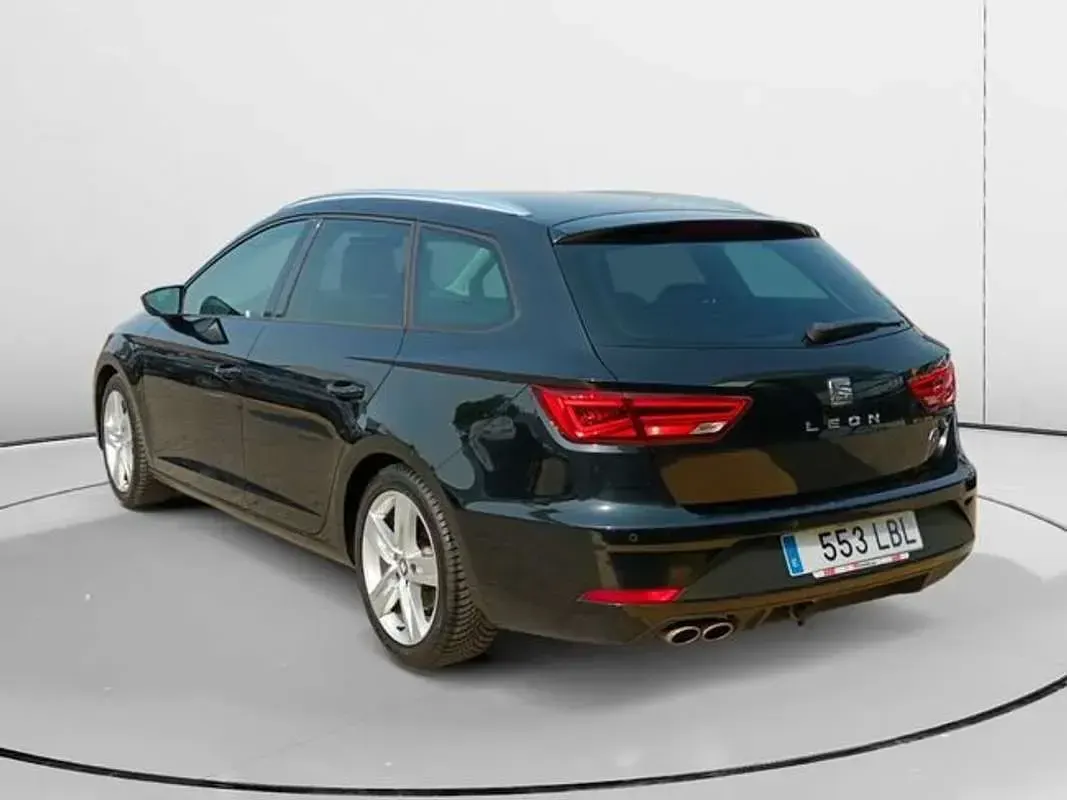 Usado Seat Leon FR 150 CV (110 kW) 2019 Negro Utilitario