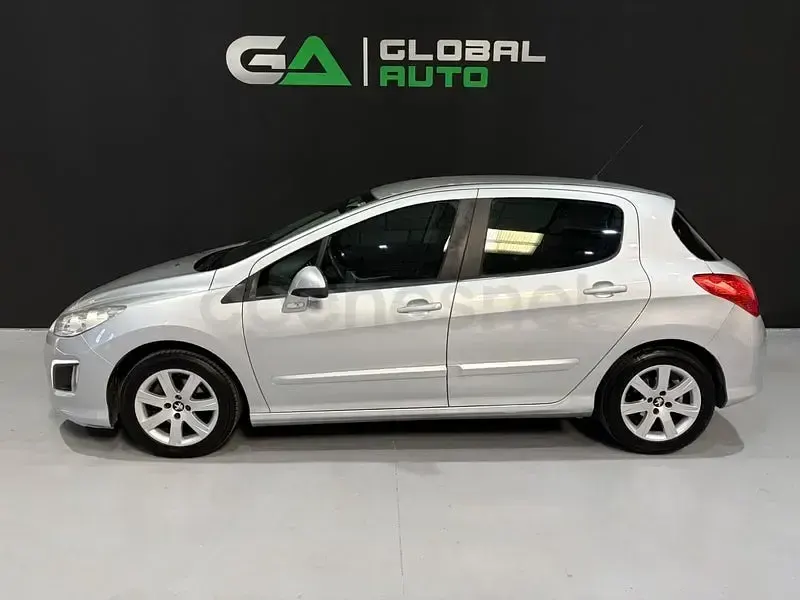 Usado Peugeot 308 Allure 120 CV (88 kW) 2012 Gris / plata Berlina