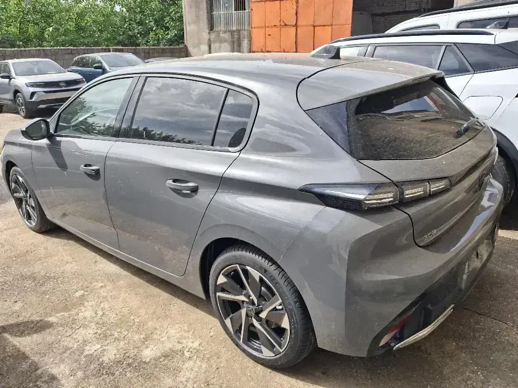 Nuevo Peugeot 308 Allure 145 CV (106 kW) 2026 Gris Berlina