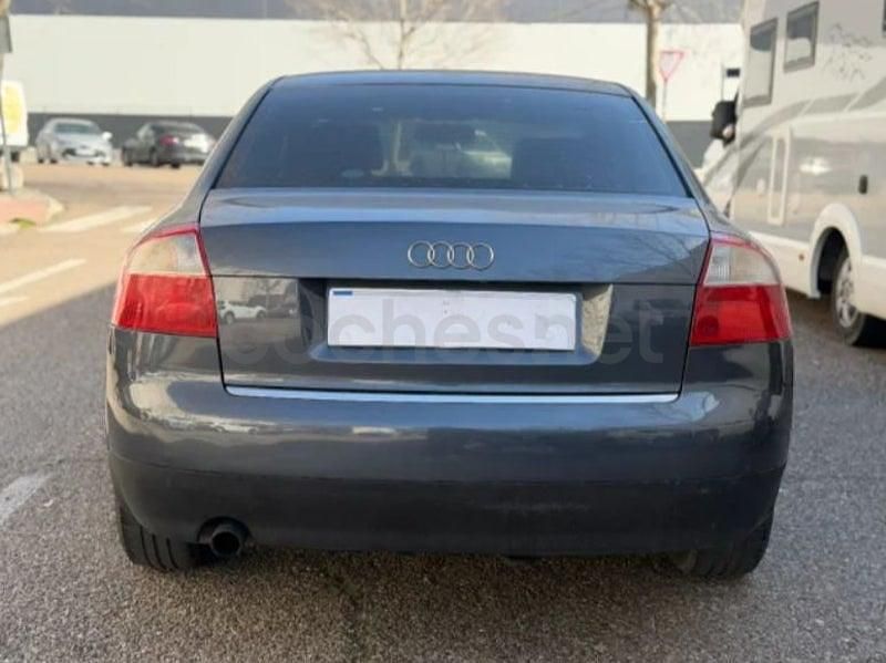 Usado Audi A4 150 CV (110 kW) 2003 Gris / plata Berlina
