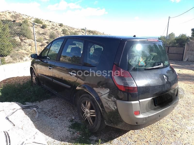 Usado Renault Scénic II Dynamique 130 CV (95 kW) 2008 Negro Monovolumen