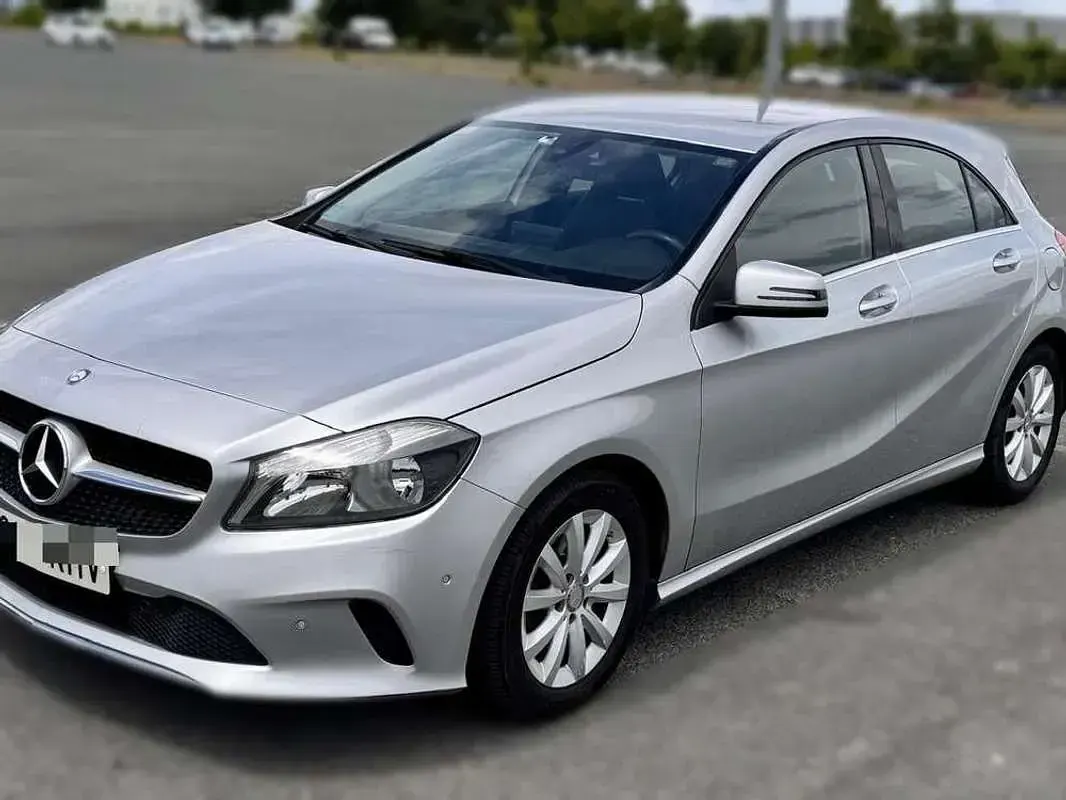 Usado Mercedes A200 Style 136 CV (100 kW) 2015 Gris Utilitario