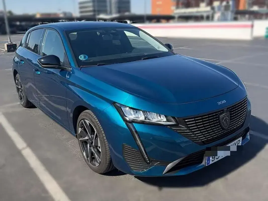 Usado Peugeot 308 Allure 136 CV (100 kW) 2025 Azul Berlina