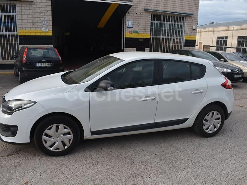 Usado Renault Mégane Intens 115 CV (84 kW) 2014 Blanco Berlina