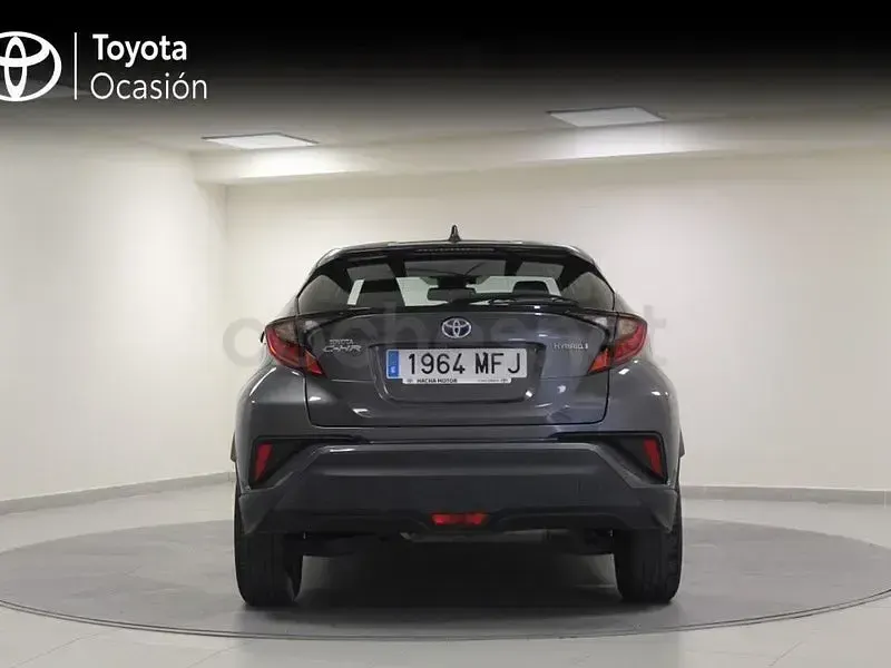Usado Toyota C-HR Active 122 CV (89 kW) 2023 Gris / plata SUV
