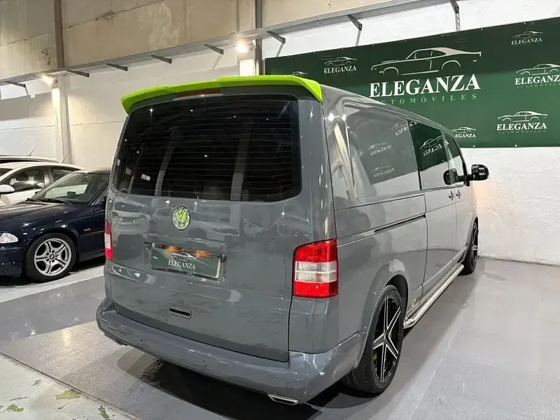 Usado VW Multivan Comfortline 102 CV (75 kW) 2011 Gris / plata Monovolumen