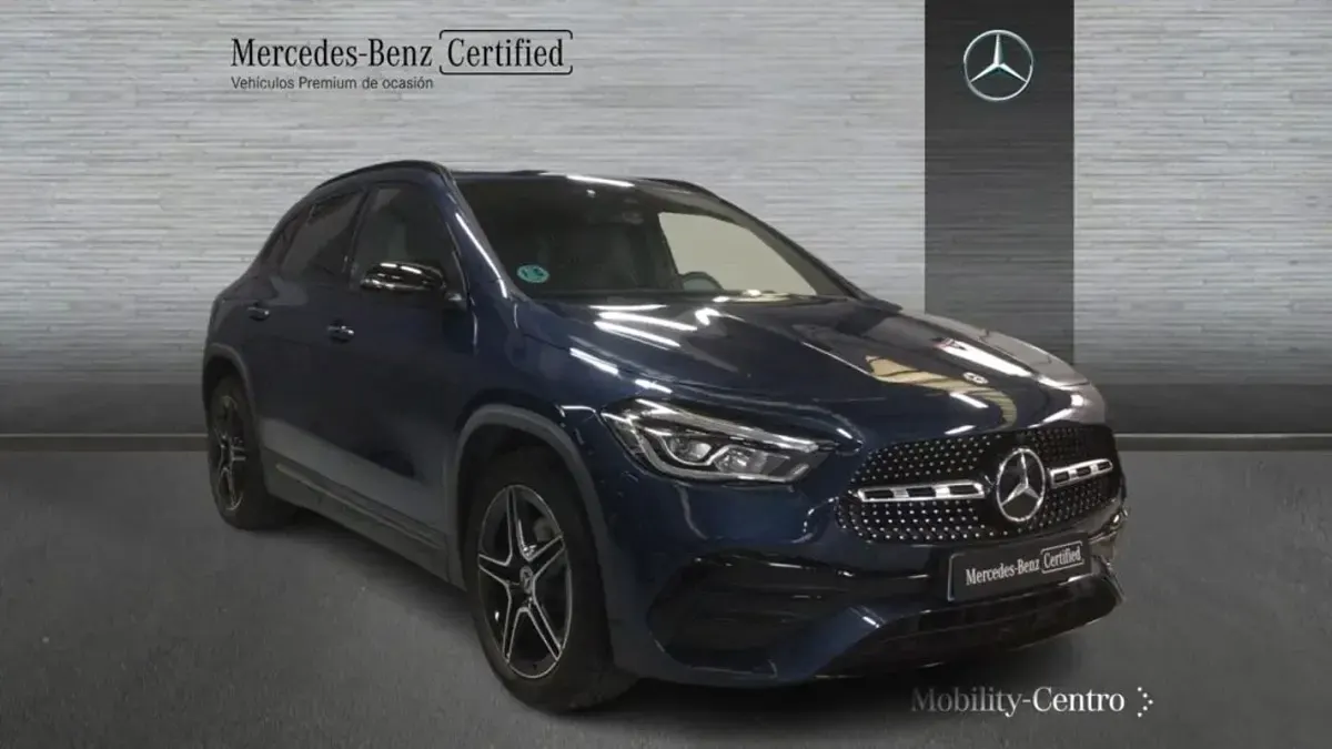 Usado Mercedes GLA200 AMG line 163 CV (119 kW) 2022 Denim blue  metallic paint SUV