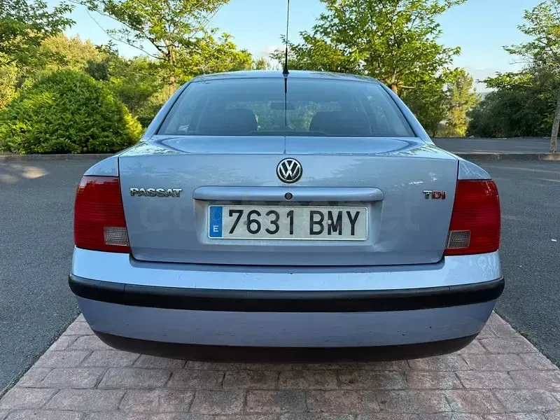 Usado VW Passat Trendline 90 CV (66 kW) 2000 Azul Berlina