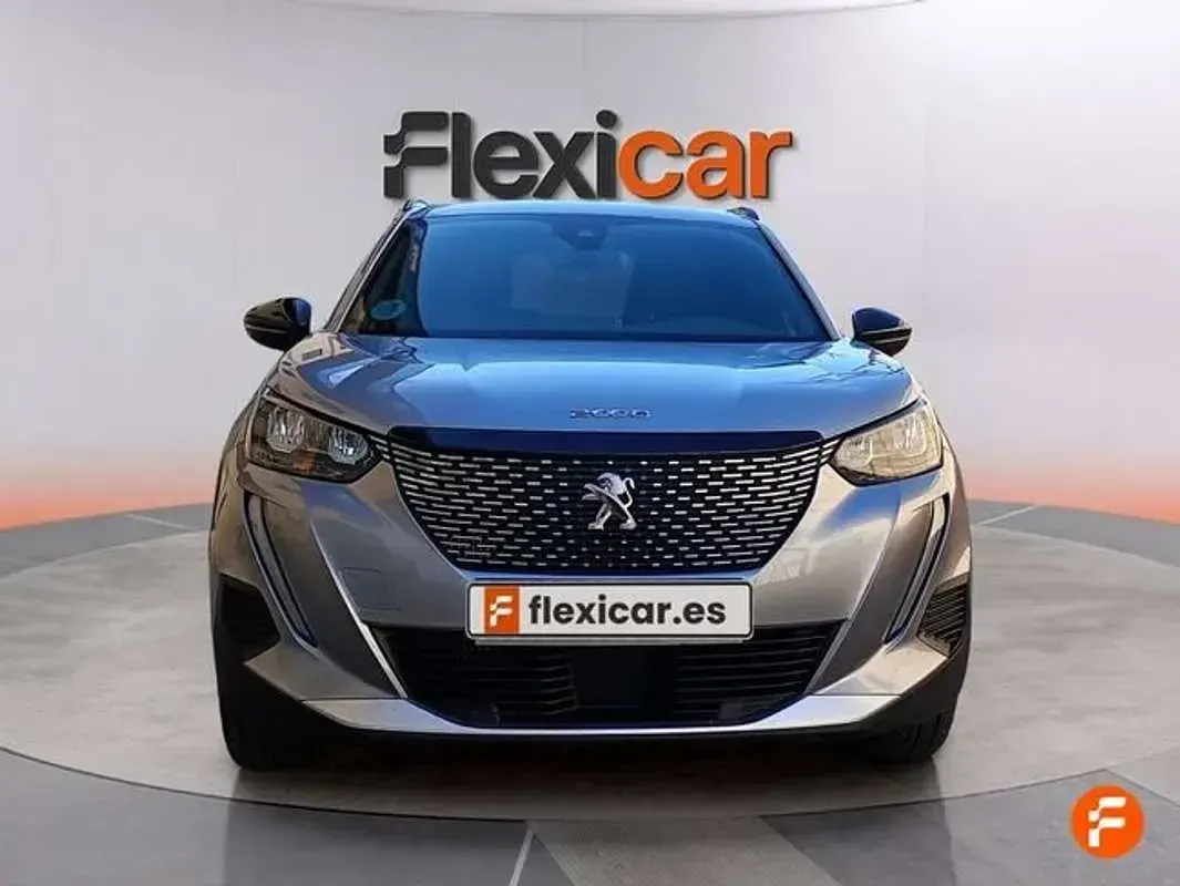 Usado Peugeot 2008 Allure 131 CV (96 kW) 2023 Gris SUV