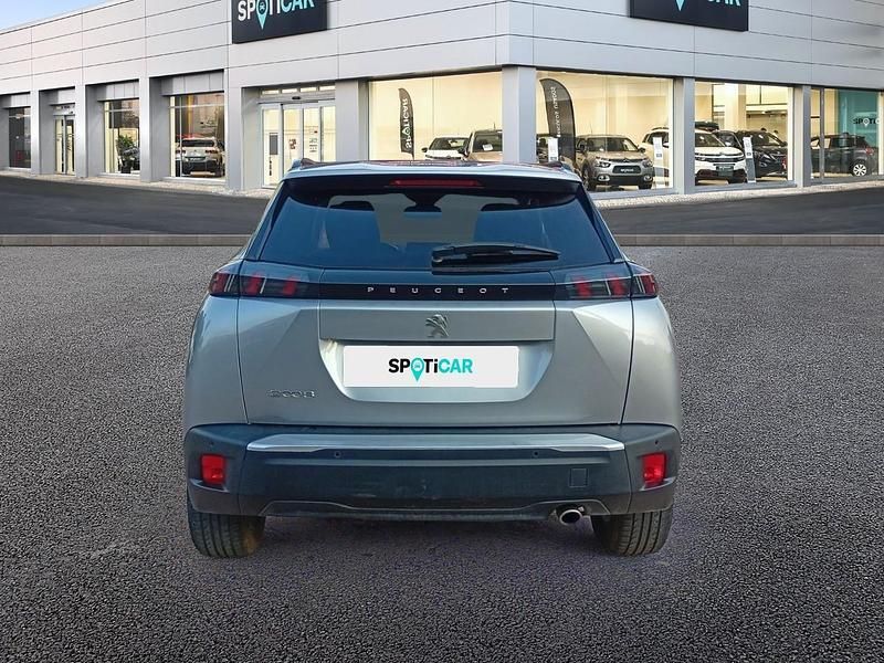 Usado Peugeot 2008 Allure 131 CV (96 kW) 2022 Gris / plata SUV