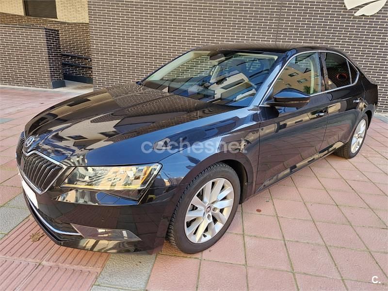 Usado Skoda Superb SportLine 150 CV (110 kW) 2019 Negro Berlina
