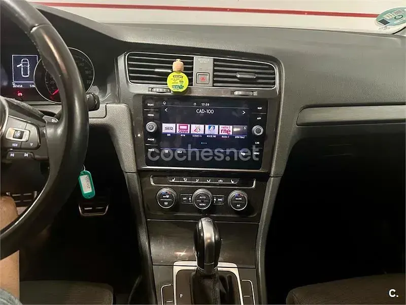 Usado VW Golf VII Advance 115 CV (84 kW) 2019 Gris / plata Familiar