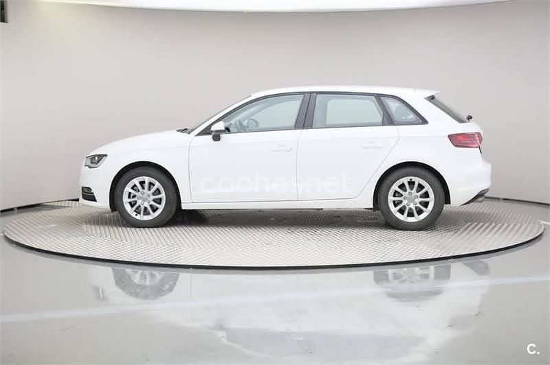 Käytetty Audi A3 Attraction 150 HP (110 kW) 2016 Valkoinen Sedan