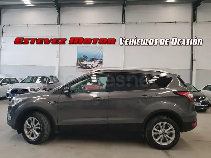Usado Ford Kuga Titanium 150 CV (110 kW) 2019 Gris / plata SUV