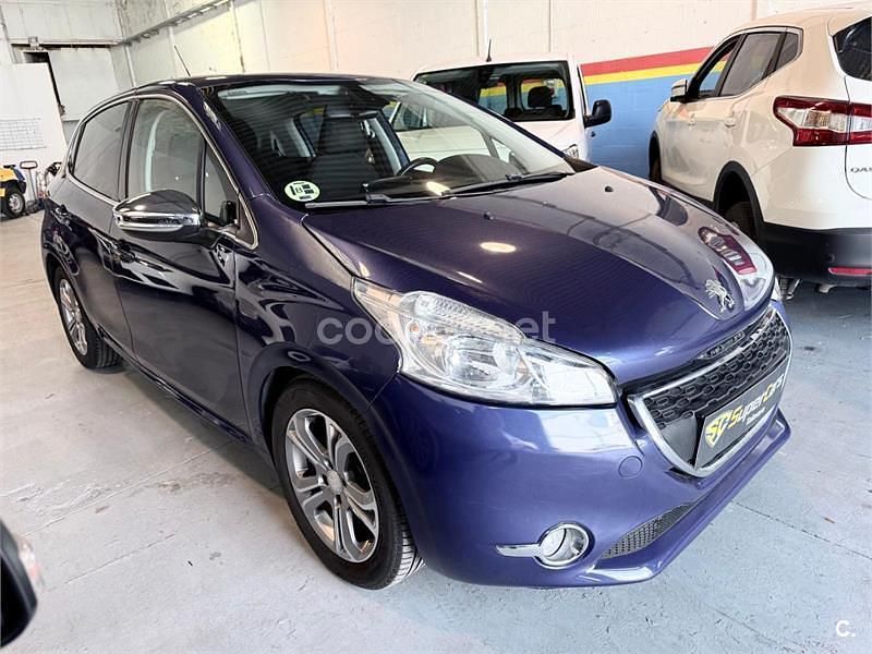 Usado Peugeot 208 Allure 92 CV (67 kW) 2013 Azul Utilitario