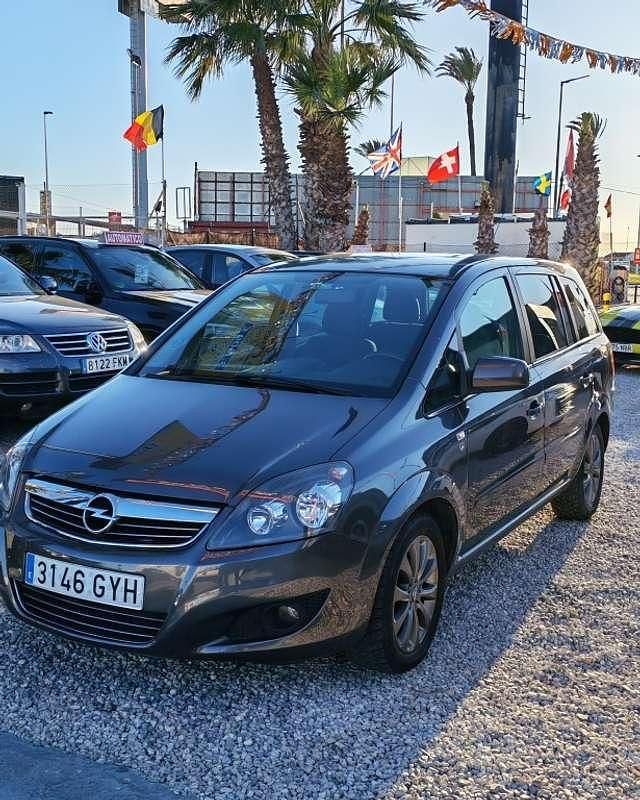 Usado Opel Zafira 140 CV (102 kW) 2010 Gris Monovolumen