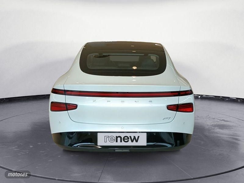 Usado XPENG P7 202 kW (276 CV) 2025 Blanco Berlina