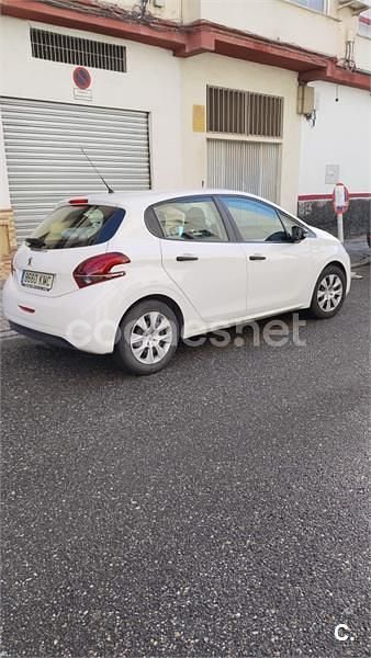 Usado Peugeot 208 Access 82 CV (60 kW) 2018 Blanco Utilitario