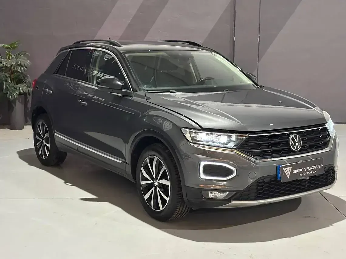 Usado VW T-Roc Advance 110 CV (80 kW) 2022 Gris SUV