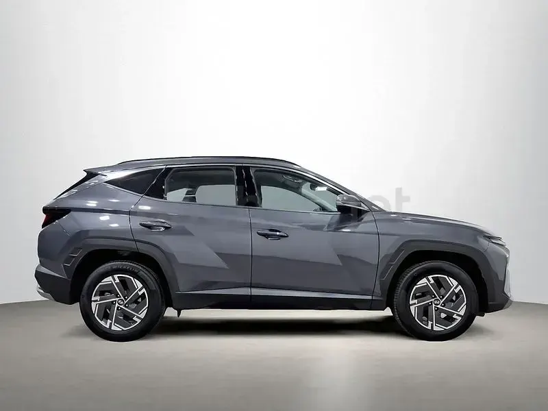 Usado Hyundai Tucson 215 CV (158 kW) 2025 Gris SUV