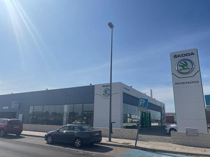 Usado Skoda Superb Style 150 CV (110 kW) 2020 Azul Familiar